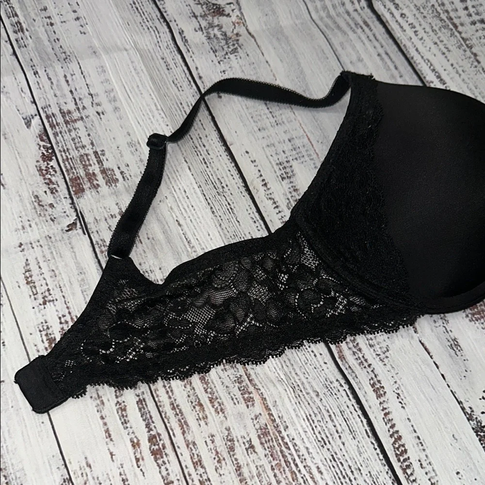 Victoria's Secret Black Bra with Molded‎ Cups and Adjustable Straps